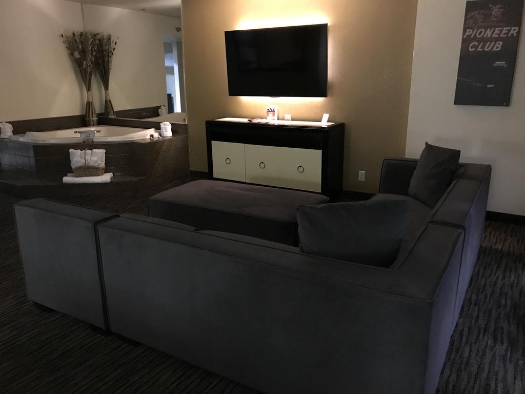 Ramada By Wyndham Terrible'S Hotel & Casino Jean Ngoại thất bức ảnh