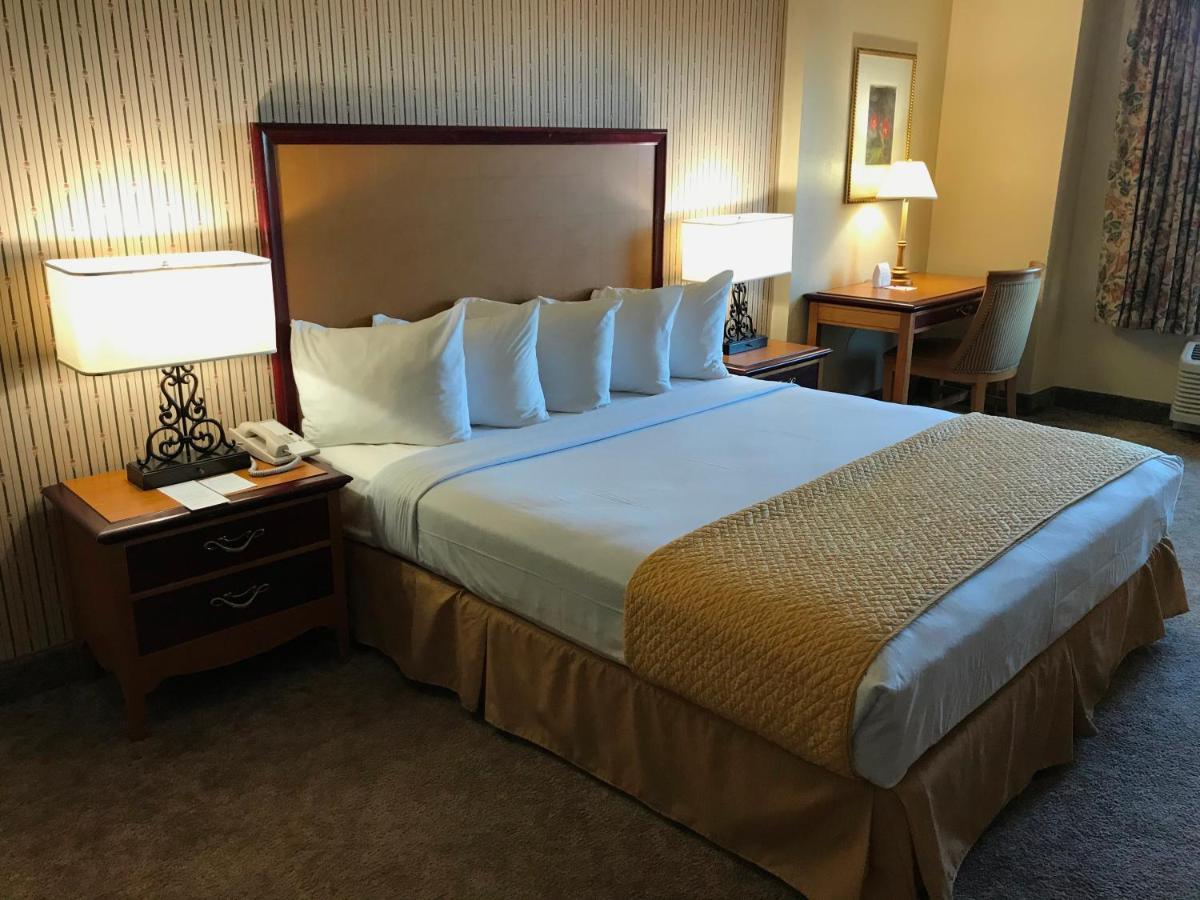 Ramada By Wyndham Terrible'S Hotel & Casino Jean Ngoại thất bức ảnh